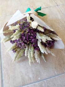 Ramo de flores secas cravo dos poetas roxo