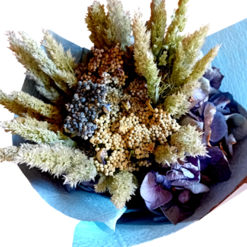 Ramo de flores secas azul hortensia