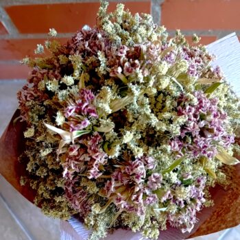 Ramo de flores rosa claro cravo dos poetas