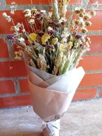 Ramo de flores secas tons pastel multicolor