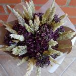 Ramo de flores secas roxo