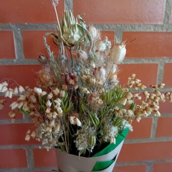 Ramo de flores tons pastel multicolor alcachofra
