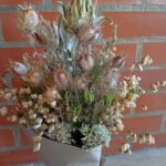 Ramo de flores tons pastel multicolor alcachofra
