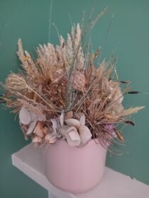 Ramo hortensia em vaso decorativo