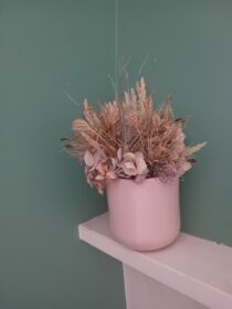 Ramo hortensia em vaso decorativo